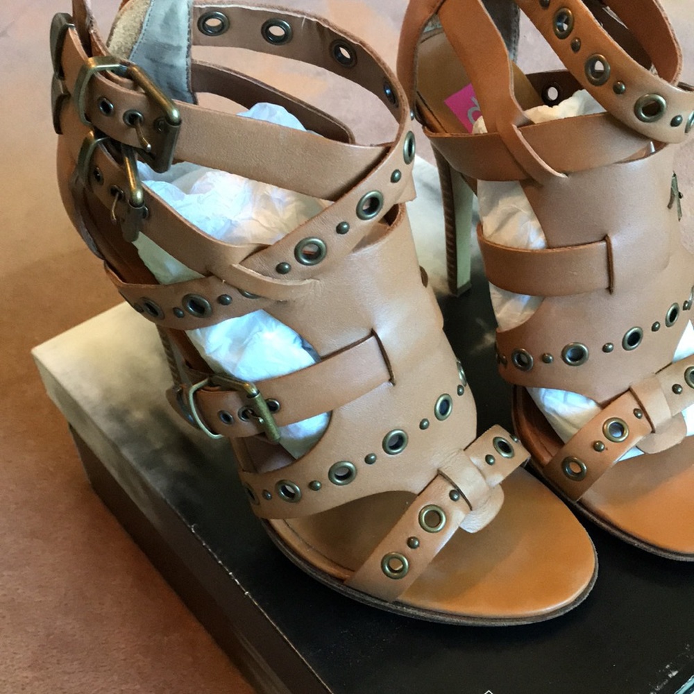 Dolce Vita Natural Leather Sandals. Size 9